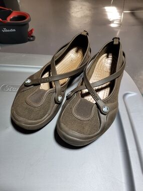 CROCS Women's Olive Brown Mary Jane Slip-On Flats